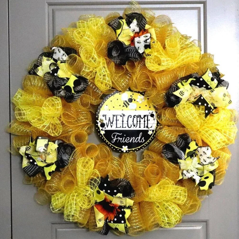 Custom Spring Bee Wreath - Picture 1 of 3